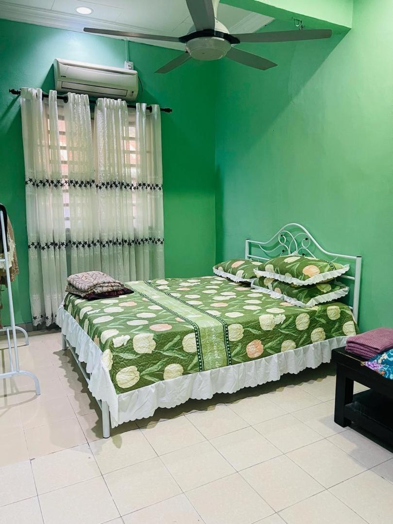 Mak Kuntum Homestay Sungai Petani Extérieur photo